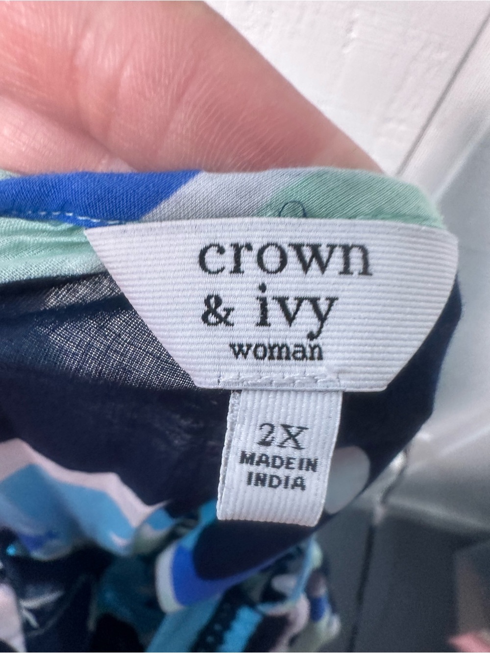 Crown & Ivy Geometric Print 3/4 Sleeve Top Size 2x EUC - Picture 7 of 7